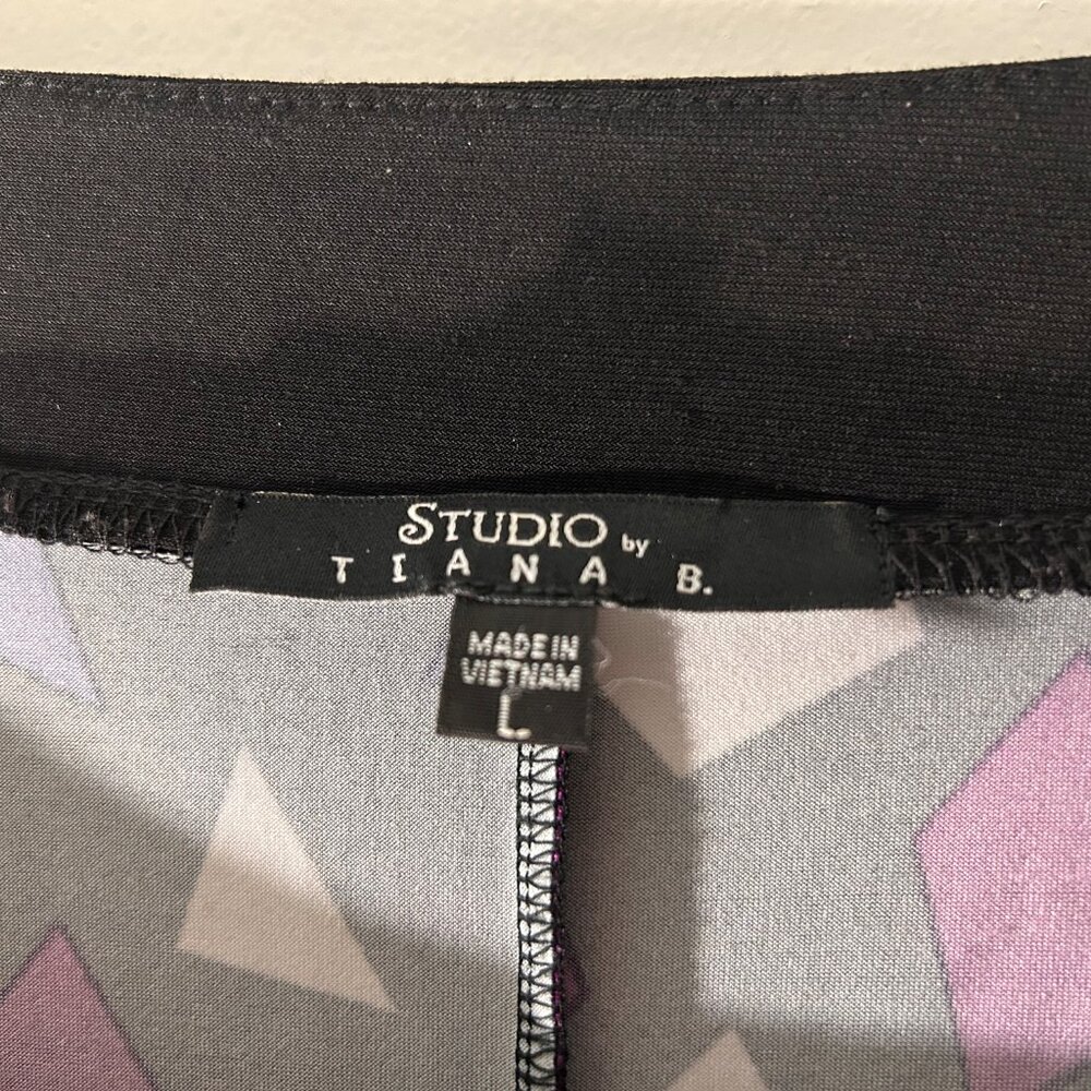 Studio by Tiana B Geometric Print Shift Dress in Size Large (Blue/Pink/Black) - Picture 7 of 10